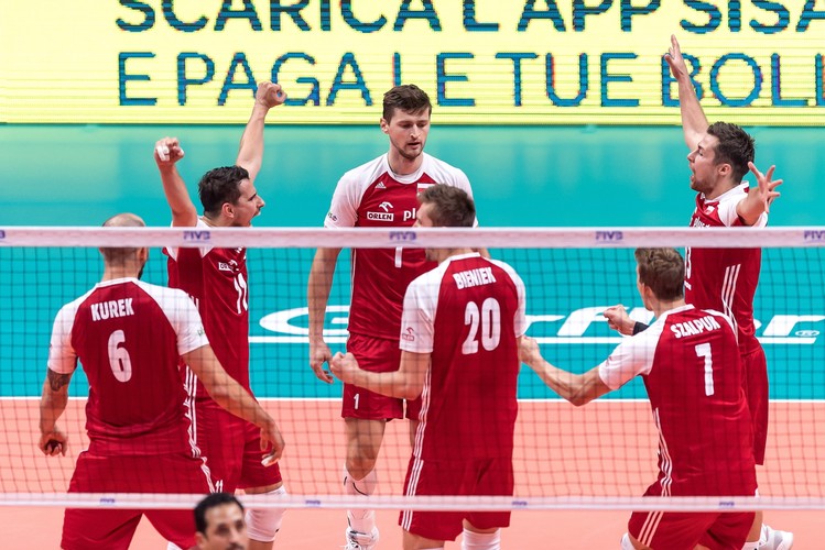 Radość Polaków podczas meczu finałowego mistrzostw świata siatkarzy z Brazylią