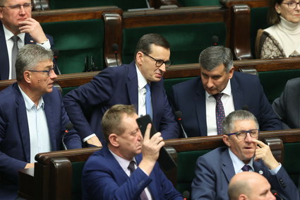 Gazeta.pl: Morawiecki na zamkniętych spotkaniach przyznaje, że bez KPO budżet się rozleci