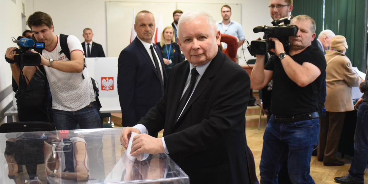Jarosław Kaczyński głosuje