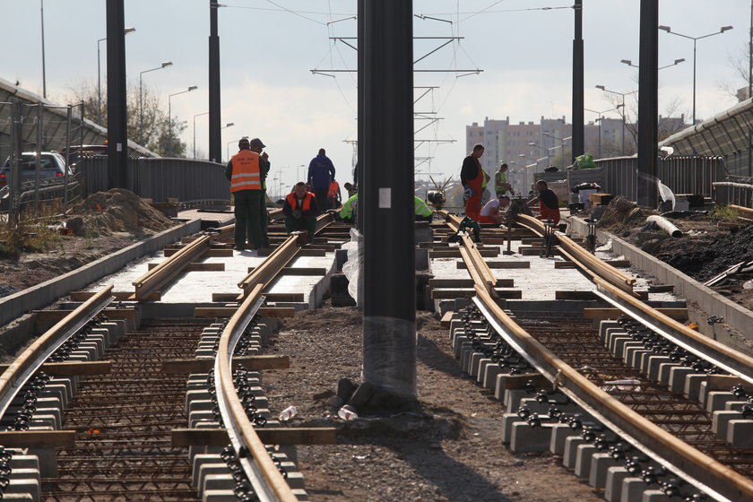 Ratusz chwali się budową linii tramwajowych, które obiecał w 2006 roku. 