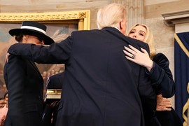 Za ovu Trampovu ćerku kažu da je CRNA OVCA FAMILIJE I DA JE OTAC NAJMANJE VOLI OD SVE DECE! Evo kako se poneo prema njoj na INAUGURACIJI: Ona obožava MAĆEHU MELANIJU I NAŠ BEOGRAD