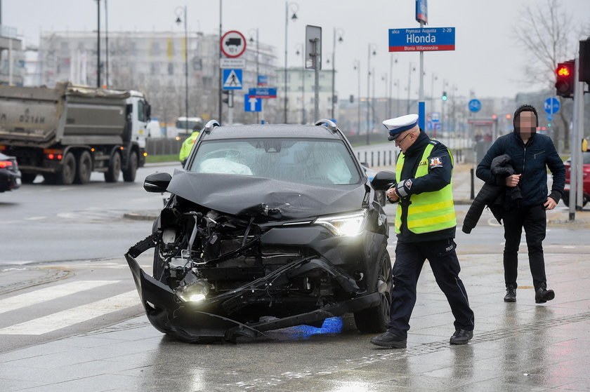 Znana aktorka rozbiła auto w Warszawie
