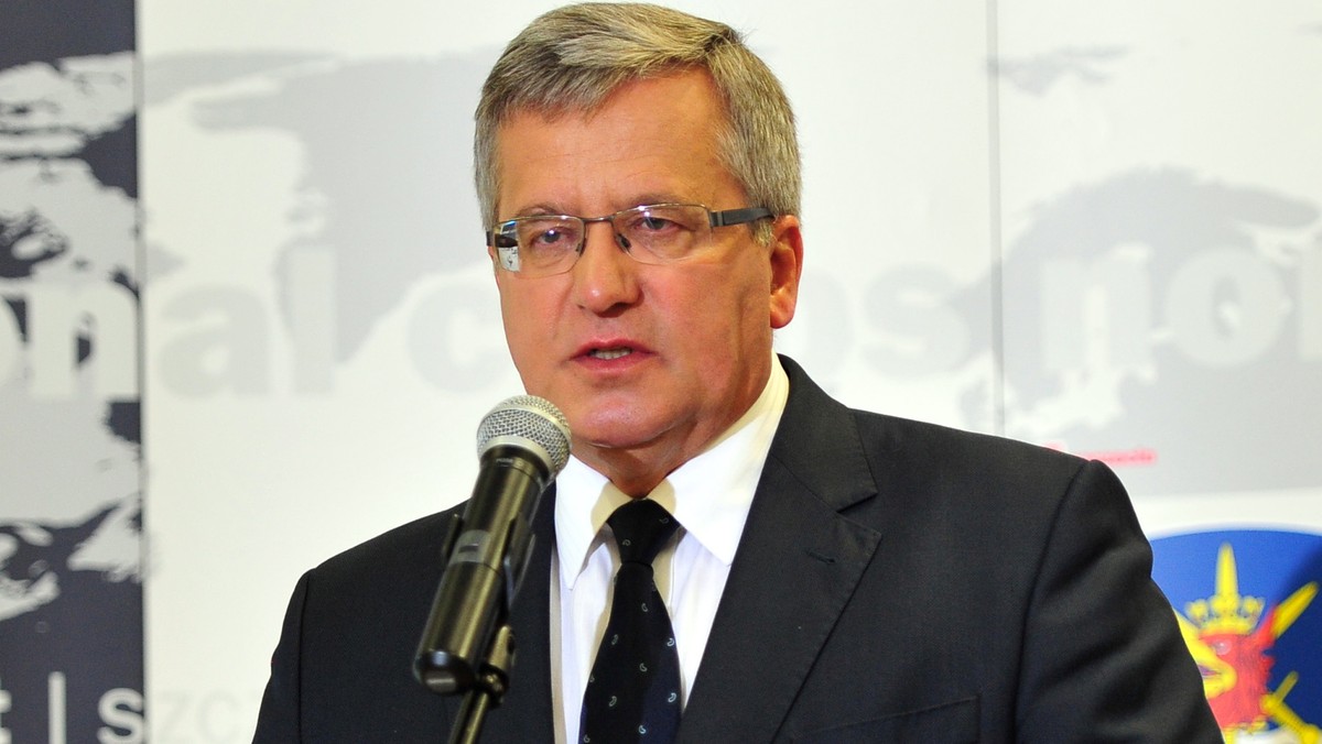 Prezydent Bronisław Komorowski ma być świadkiem w procesie dziennikarza Wojciecha Sumlińskiego i płk. Aleksandra L., oskarżonych o płatną protekcję przy weryfikacji b. żołnierza WSI. Rozprawę wyznaczono na jutro; prezydent w tym dniu ma być jednak z wizytą w Berlinie.