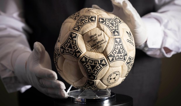 Lopta kojom je Maradona dao dva čuvena gola na Svetskom prvenstvu u Meksiku 1986. godine u četvrtfinalu protiv Engleske | Foto: PA Media