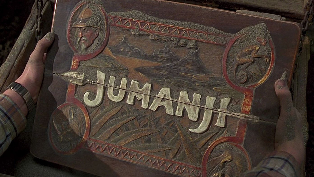 "Jumanji" Joe Johnstona, klasyk kina familijnego z Robinem Williamsem z połowy lat 90. XX wieku, doczekał się kontynuacji. Zanim jednak wybierzecie się na film z Dwayne’em Johnsonem, wspomnijcie z nami oryginał, na którym wychowało się całe pokolenie widzów.