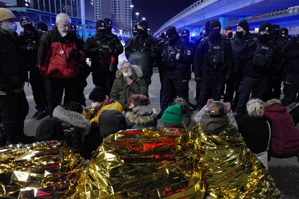 Demonstracja Ogólnopolskiego Strajku Kobiet w Warszawie