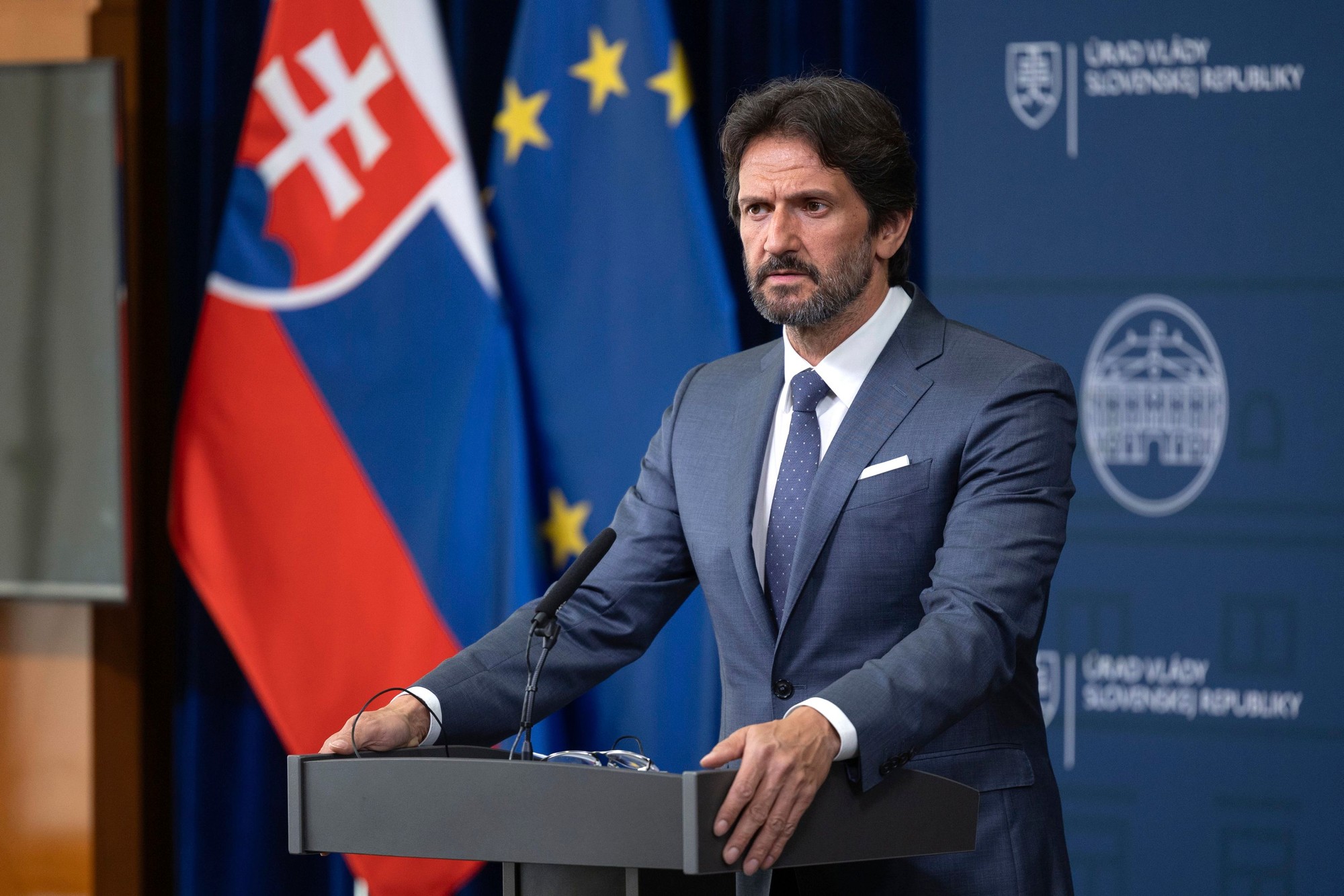 Podpredseda vlády a minister obrany SR Robert Kaliňák (Smer-SD).