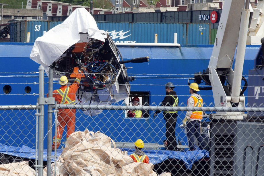 Epava unui submarin Titan a fost recuperată de pe fundul oceanului lângă epava Titanicului