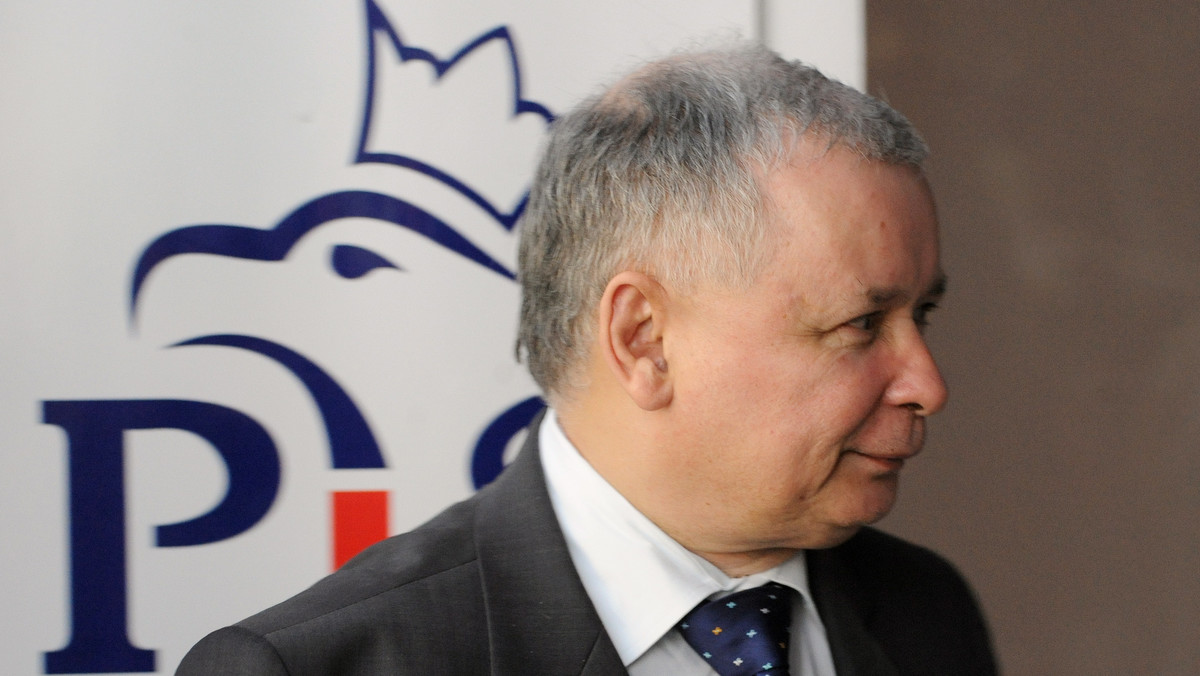Marszałek sobie lekceważy i reguły gry i Sejm. To nie PiS tylko sytuacja oplata go i to nie cienką, tylko grubą pajęczyną podejrzeń - powiedział Jarosław Kaczyński w Sygnałach Dnia w radiowej Jedynce.