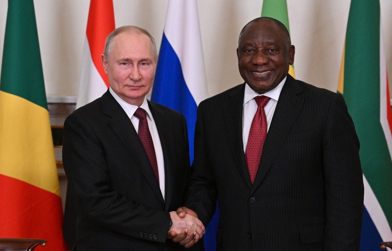 Władimir Putin i Cyril Ramaphosa podczas delegacji RPA w Petersburgu. Czerwiec 2023 r.