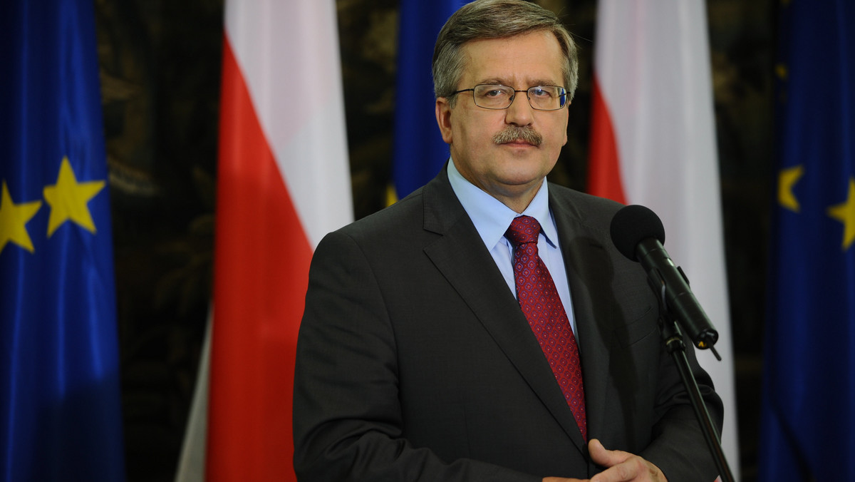 Prezydent Bronisław Komorowski zapowiedział, że weźmie udział w czwartkowych uroczystościach pogrzebowych Marka Rosiaka, zastrzelonego w ubiegłym tygodniu w łódzkim biurze PiS.