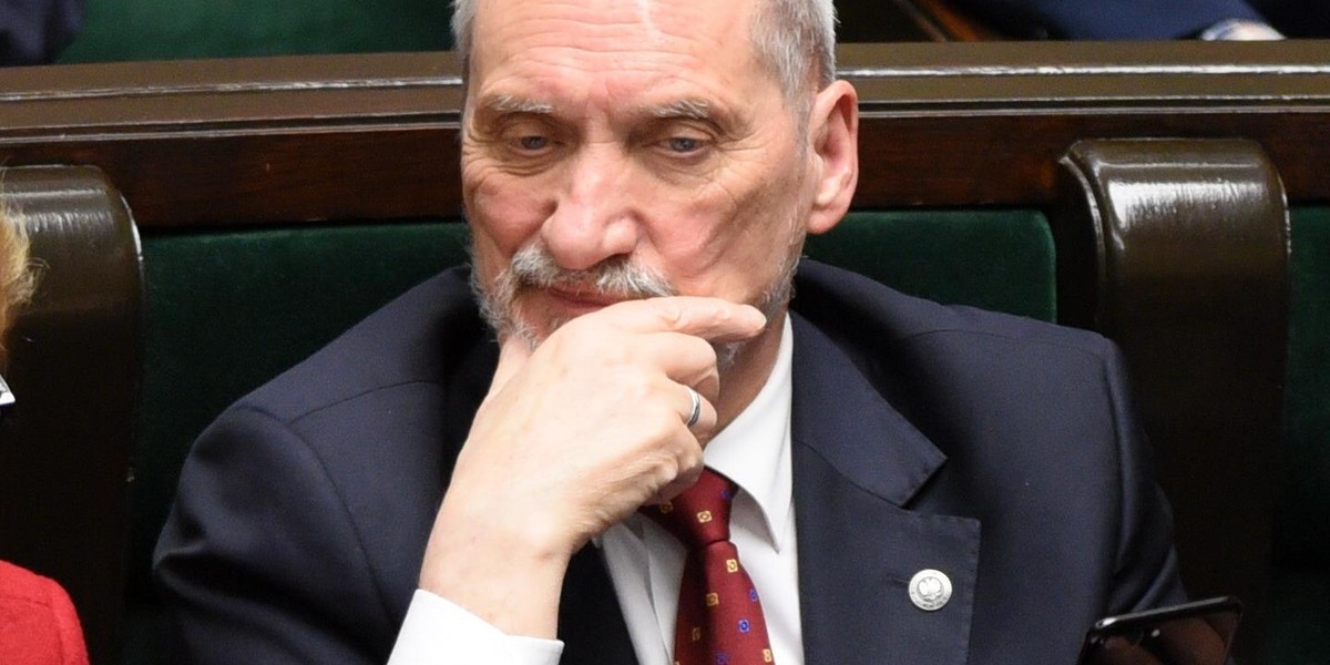 Macierewicz zdradził kolegów? 