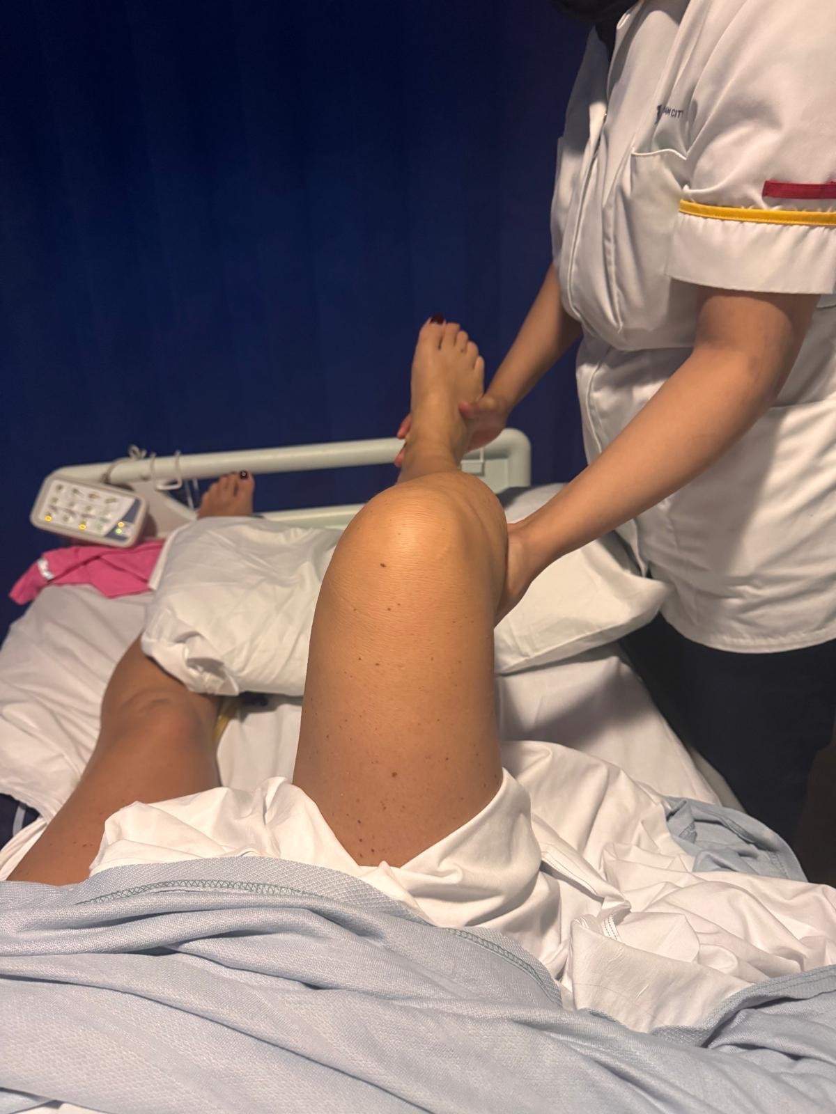 Rebecca Kibble (47) za pár minút úplne ochrnula.