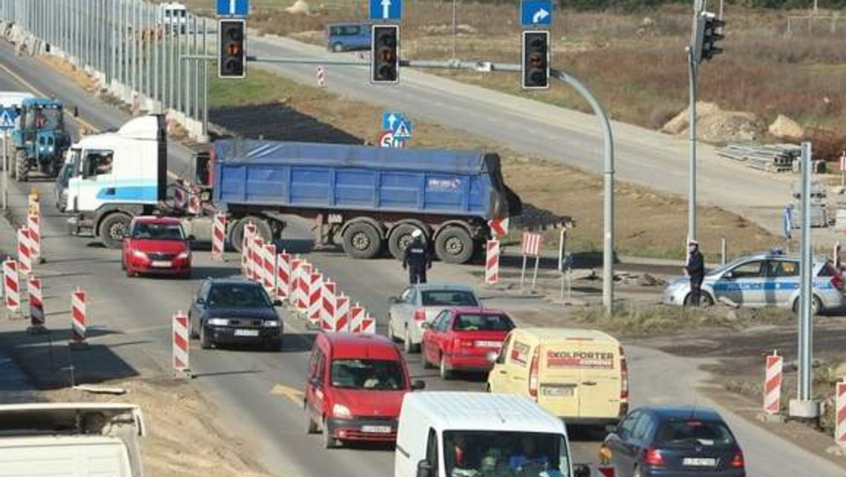 Dziennik Wschodni: Zmiany w organizacji ruchu i zamknięcie lewoskrętu w al. Lotników Polskich w Świdniku, nie okazały się tak uciążliwe, jak przewidywano.