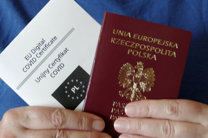 "Rz": paszport covidowy ingeruje w prywatność całkiem legalnie