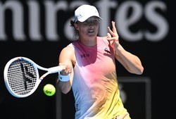 Gdzie oglądać Igę Świątek w Australian Open? Kiedy i o której mecz z Emmą Raducanu?