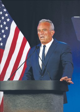 Kennedy na ratunek Trumpowi. W zamian za wysokie stanowisko