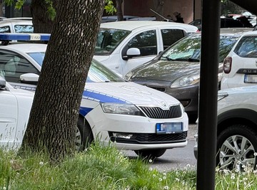 DRAMA NA NOVOM BEOGRADU: Policija ušla u stan Marka i Marije Bulat, ćerka u suzama ispred zgrade