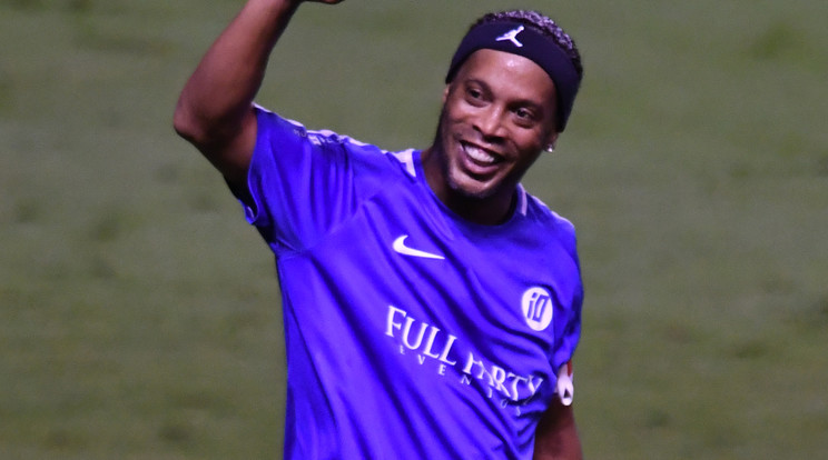 Az aranylabdás Ronaldinho még szívesen játszana/Fotó:AFP