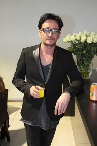 Michał Wiśniewski prezentuje nowy wizerunek na salonach