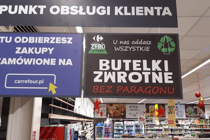 Carrefour pozwala na zwrot butelek bez paragonu. Kaucję oddaje w bonach