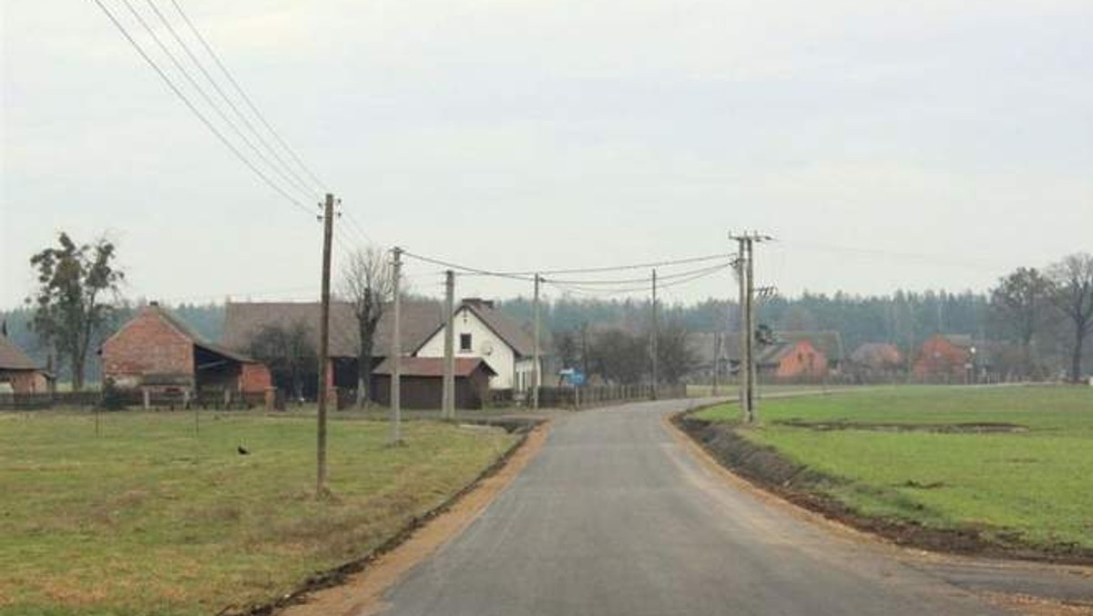 Mieszkańcy czekali wiele lat na remont dwukilometrowego odcinka drogi w Klekotnej.