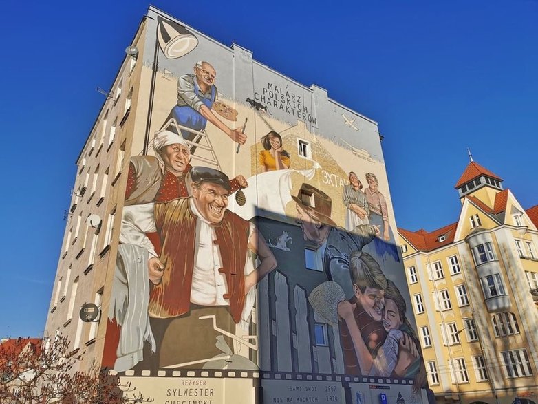 Mural we Wrocławiu na cześć twórczości reżysera Sylwestra Chęcińskiego