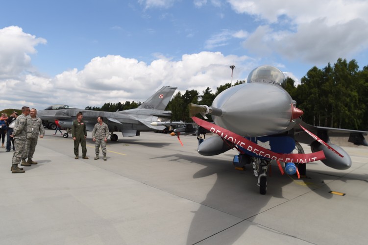 32 Baza Lotnictwa Taktycznego w Teodorach, (gm/cat) PAP/Grzegorz Michałowski