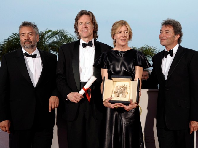 Luc Besson, Bill Pohlad i Sarah Green odebrali Złotą Palmę za 'Drzewo życia' w imieniu reżysera Terrence'a Malicka