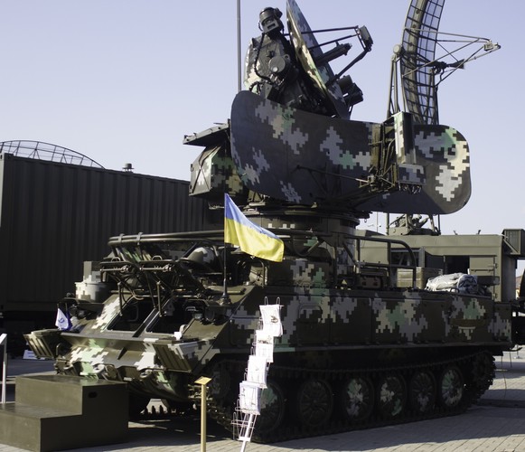 Stacja radiolokacyjna wykrywania i naprowadzania SURN 1S91M1 zaprezentowany podczas XXIII Międzynarodowego Salonu Przemysłu Obronnego w Kielcach. (zuz) PAP/Michał Walczak