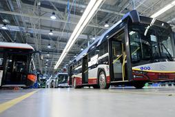 wnętrze fabryki autobusów Solaris