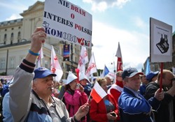 Związkowcy ze Świdnika protestują przed Pałacem Prezydenckim