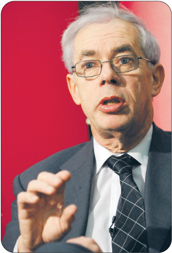 BIO: John Kay, jeden z głównych brytyjskich ekonomistów. Profesor London School of Economics i pierwszy dyrektor założonej przy uniwersytecie oksfordzkim Said Business School. Autor książek, stały felietonista „Financial Timesa”. Przez dziesięć lat, od 1986 roku, prowadził firmę konsultingową London Economics