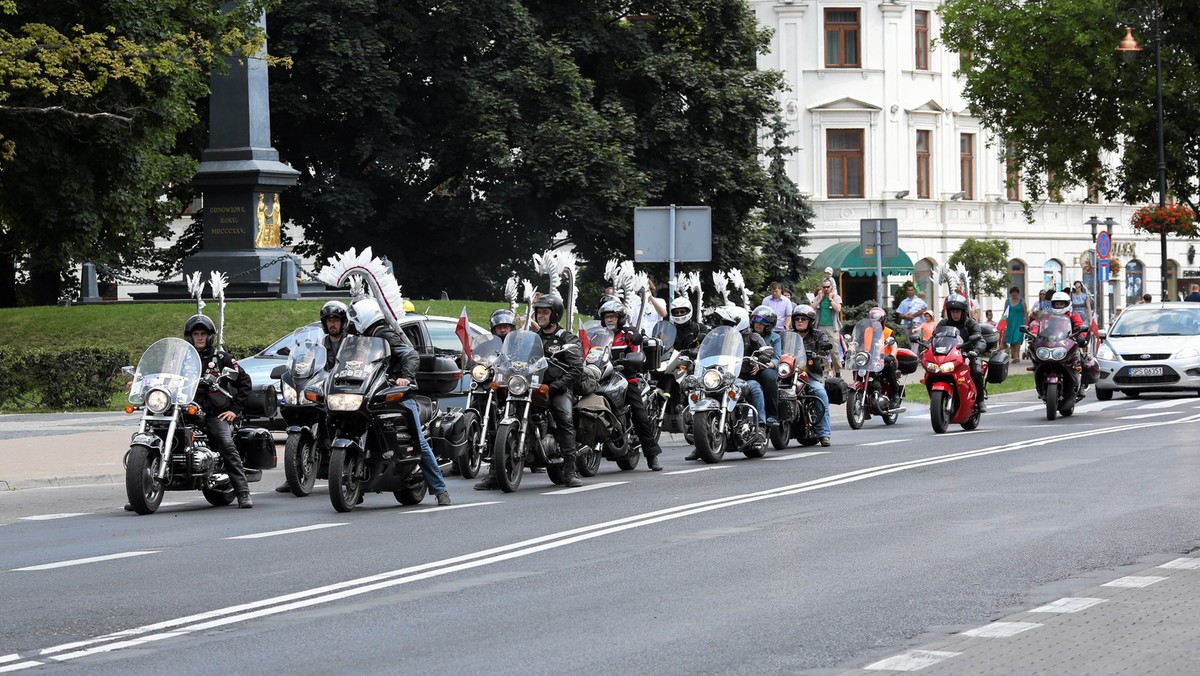 Obchody roku św. Jana z Dukli trwają w Lublinie. W tym roku mija 600-lecie urodzin świętego, który jest patronem Polski. Obchody rozpoczęło uroczyste przeniesienie jego relikwii z kościoła pobernardyńskiego do klasztoru i parafii oo. bernardynów przy ulicy Willowej.