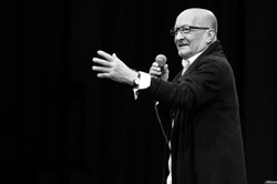 Pogrzeb Wojciecha Pszoniaka w czasie pandemii. Transmisja na YouTube