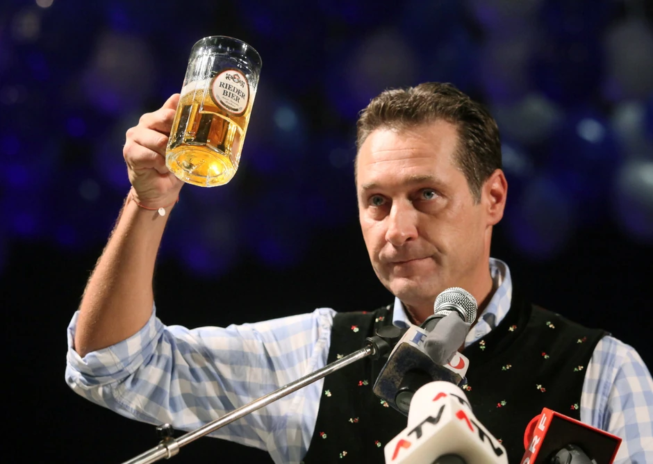 Mediji tvrde da je Štrahe u mladosti bio polaznik neonacističkog kampa