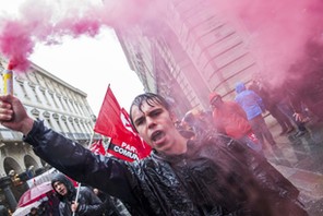 May day turns violent in Turin