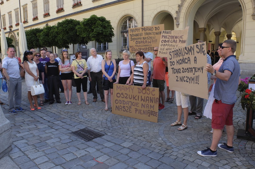 Protest byłych pracowników Fagora Mastercooka pod Ratuszem