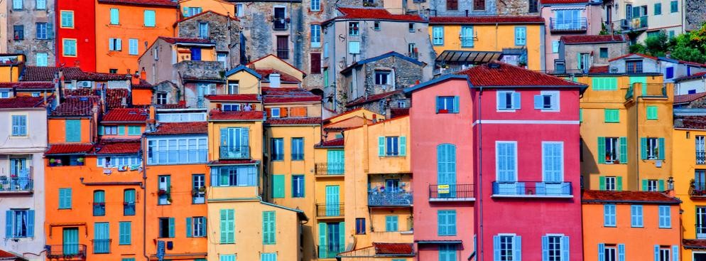 Kolorowe domki w Menton położonym w Prowansji
