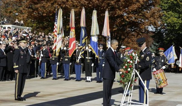 399394_obama-dan-veterana3-ap