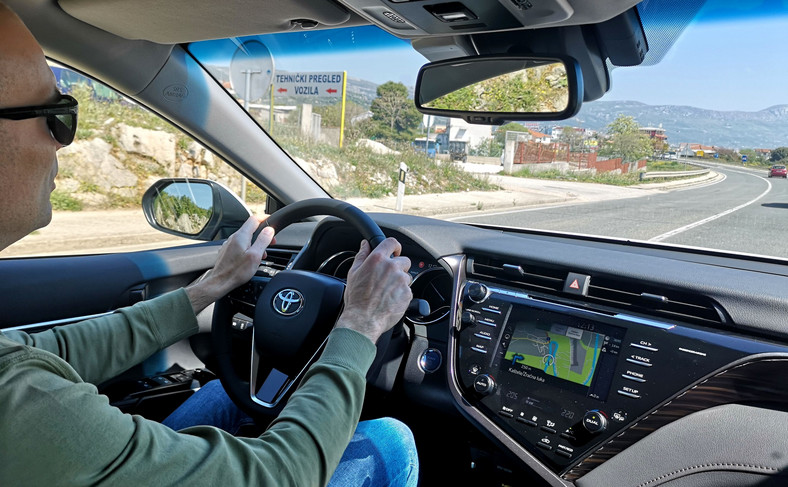 Toyota Camry 2.5 Hybrid e-CVT to powiew świeżości w klasie limuzyn segmentu D/E