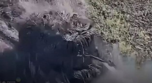 Rosyjski czołg-potwór na froncie! Oberwał ponad 20 razy i dalej jechał