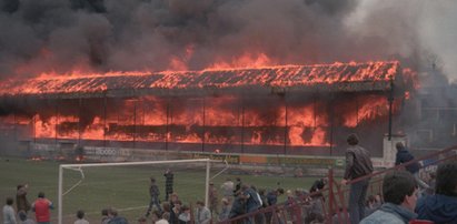 Ogromna tragedia. Niedopałek spowodował pożar stadionu. Zginęło 56 kibiców! [WIDEO]