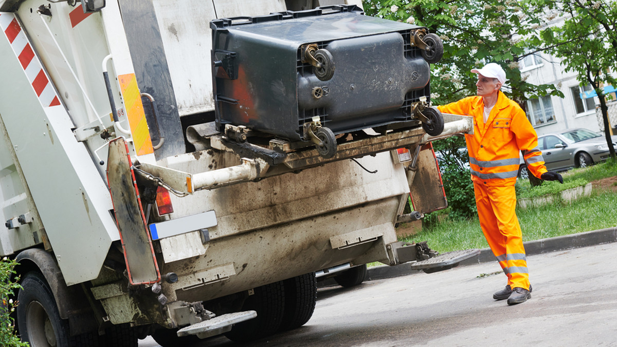 Zbudowany kosztem blisko 110 mln zł zakład zagospodarowania odpadów komunalnych otwarto oficjalnie w piątek w Tychach (Śląskie). Trafiają tam odpady od mieszkańców Tychów oraz siedmiu okolicznych gmin. O ponad połowę zmniejszy się ilość śmieci, które trafiają na wysypisko.