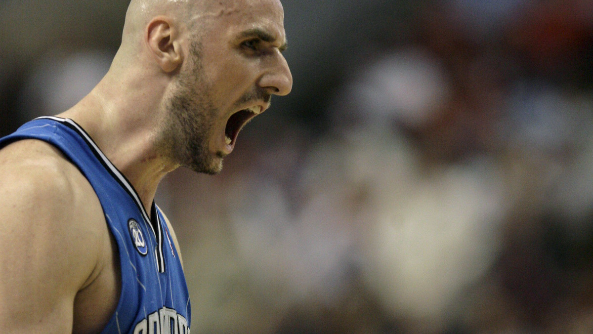 Najbardziej tęskni za szaszłykami, za idola ma Serba, a koledzy z Orlando Magic nazywają go… "Marzec". Marcin Gortat przebojem wdarł się do najlepszej koszykarskiej ligi świata i jak sam przyznaje nie boi się samego Kevina Garnetta. Przeczytajcie, co jedyny Polak w NBA robi, gdy nie gra i co chce osiągnąć na parkiecie. Z niedzieli na poniedziałek stoczy bój o awans do finału Konferencji Wschodniej NBA.