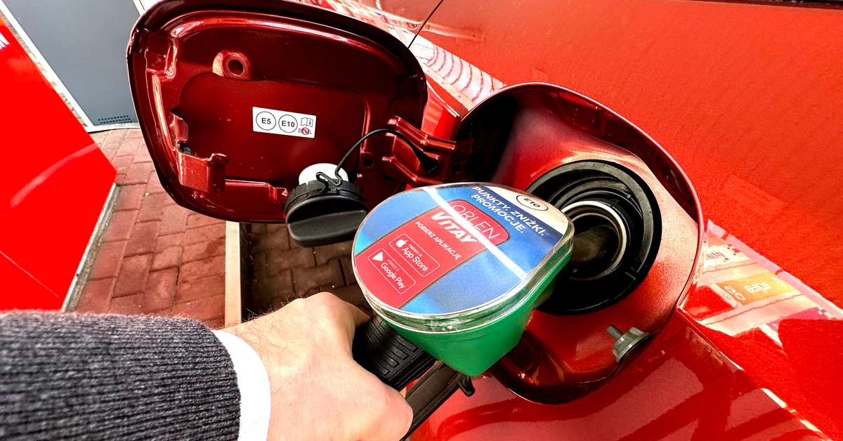 Rząd obniża ceny paliw. Decyzja zapadła, wraca CPN. Od 27 marca benzyna 95 już po tyle