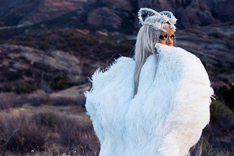 Rihanna na zdjęciach z sesji dla 'Tush Magazine'