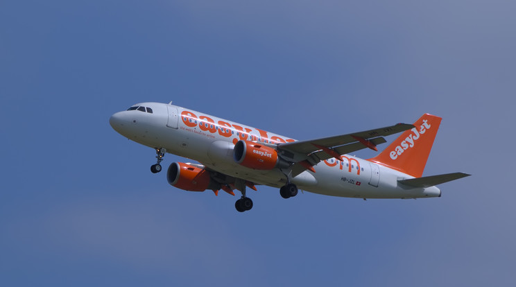 Az easyJet egyik, edinburghi járatán a pilóta annyira rosszul lett, hogy nem tudta elhagyni a mosdót/ Fotó: Northfoto