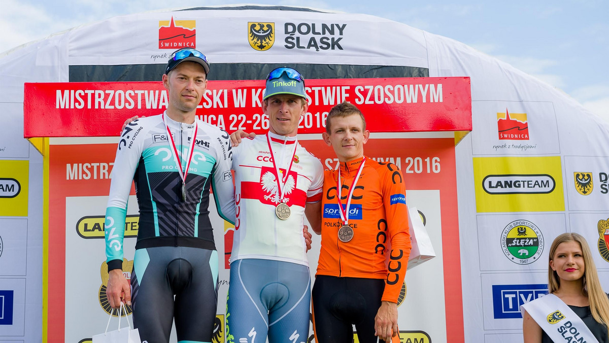 Maciej Bodnar (Tinkoff) wywalczył w środę swój czwarty tytuł mistrza Polski w indywidualnej jeździe na czas. Na 52-km trasie w Świdnicy 31-latek wyprzedził o 28 sekund Marcina Białobłockiego (One Procycling) i o 1:29 Mateusza Taciaka (CCC Sprandi Polkowice). - To zwycięstwo, po trudnych chwilach po kraksie, jest dla mnie wyjątkowe - podkreślił.