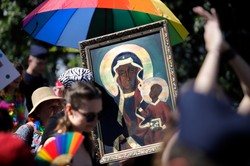 Matka Boża z tęczową aureolą. Jest zawiadomienie o obrazie uczuć religijnych